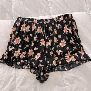 Soft ruffled shorts